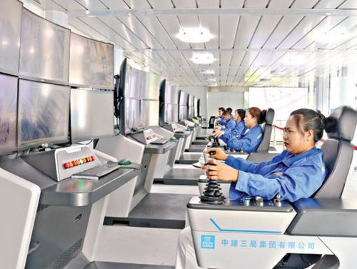 走進(jìn)武漢智能建造現(xiàn)場(chǎng) 辦公室開塔吊 高空設(shè) 智能工廠